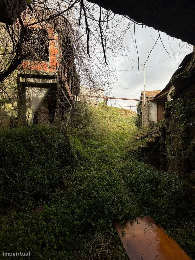 Casa Antiga / Ruína para Restaurar-13