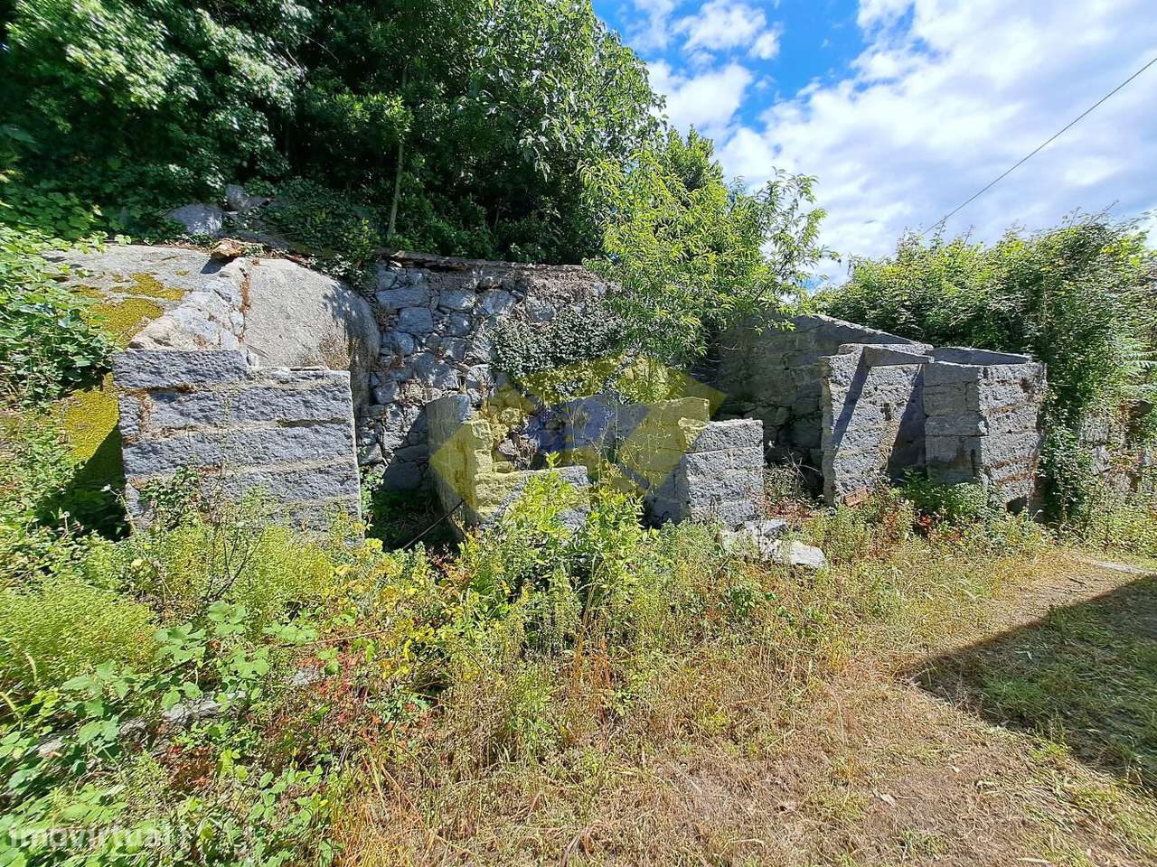Moradia, alpendre PARA RESTAURO e terreno em Refontoura - Felgueiras-15