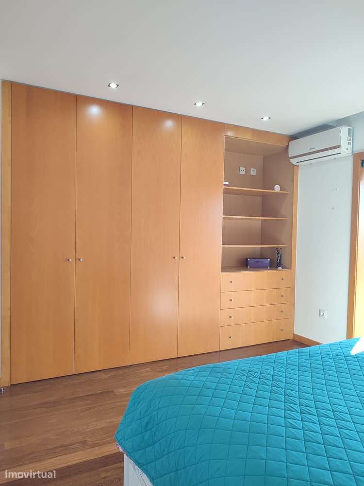 Moradia c/4 quartos(2 suites)+escritório, condomínio fechado c piscina-13