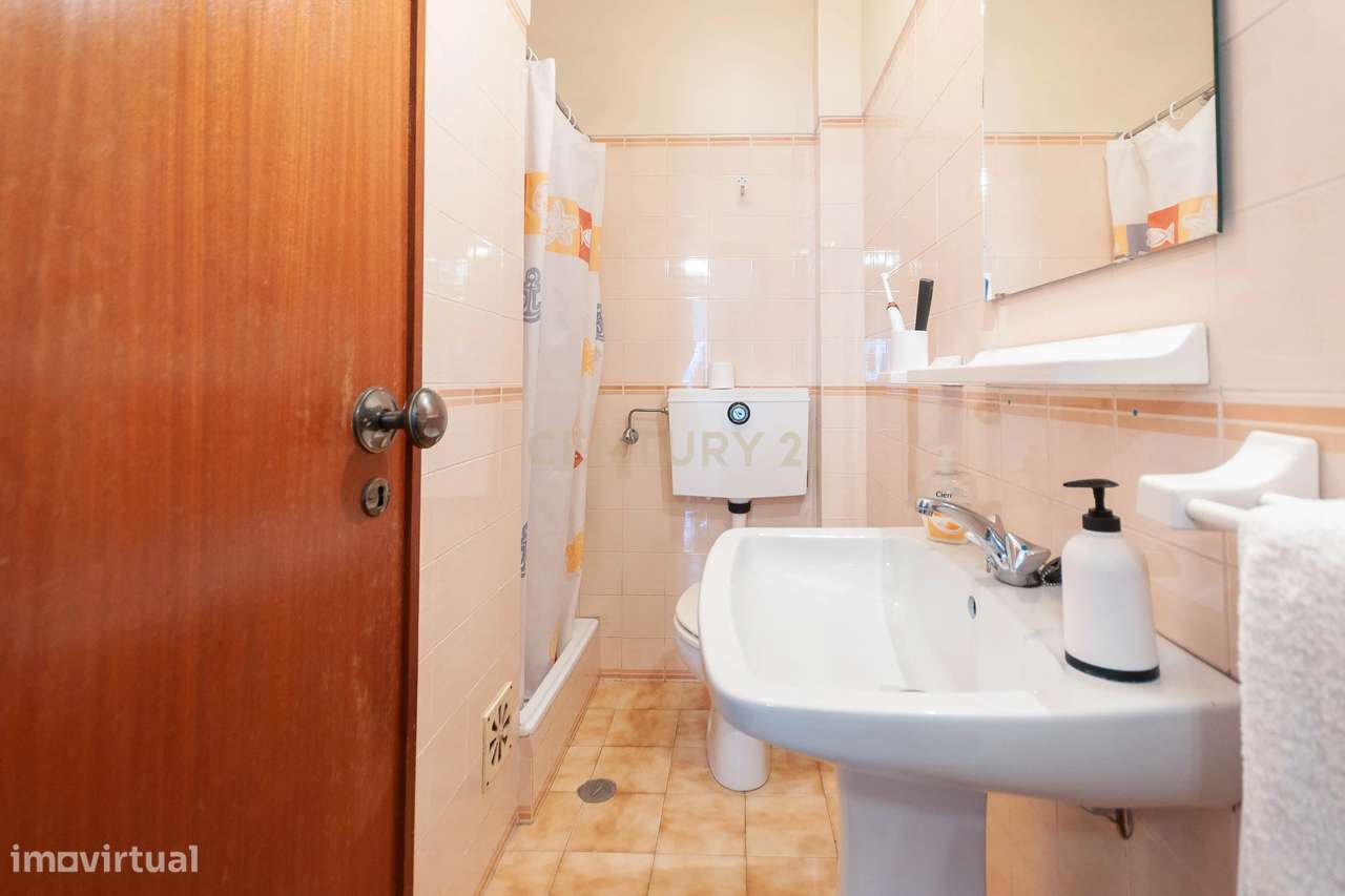 T2+1 Duplex com Garagem em Carcavelos-7