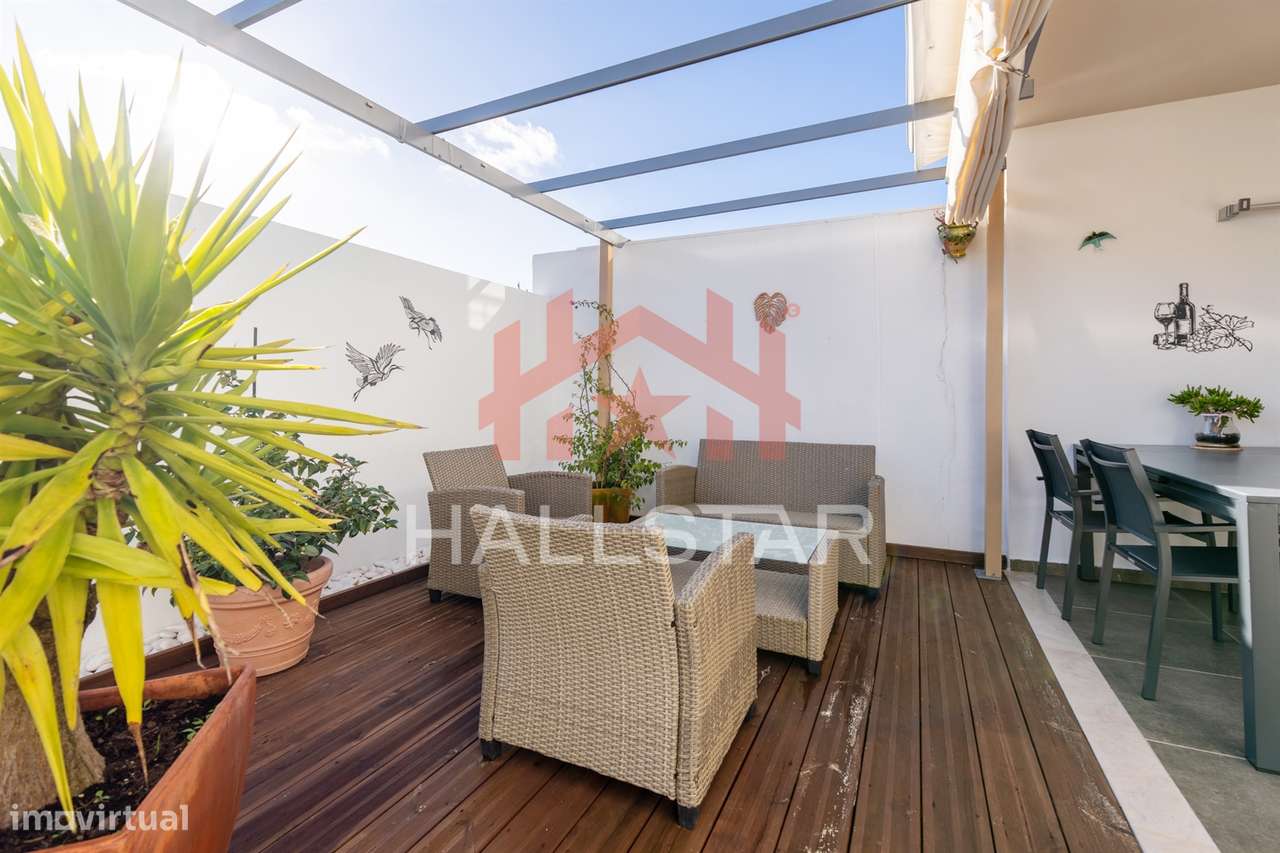 Moradia T4 / Jardim e Garagem / Cela-10