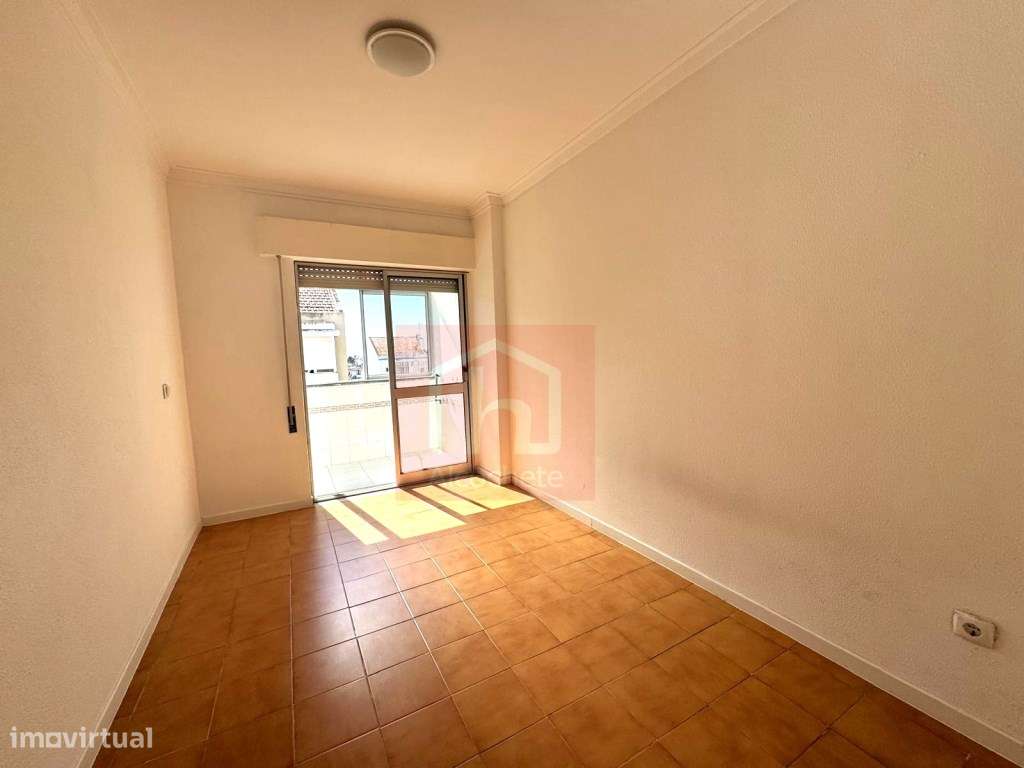 Apartamento T3 no centro do Montijo-11