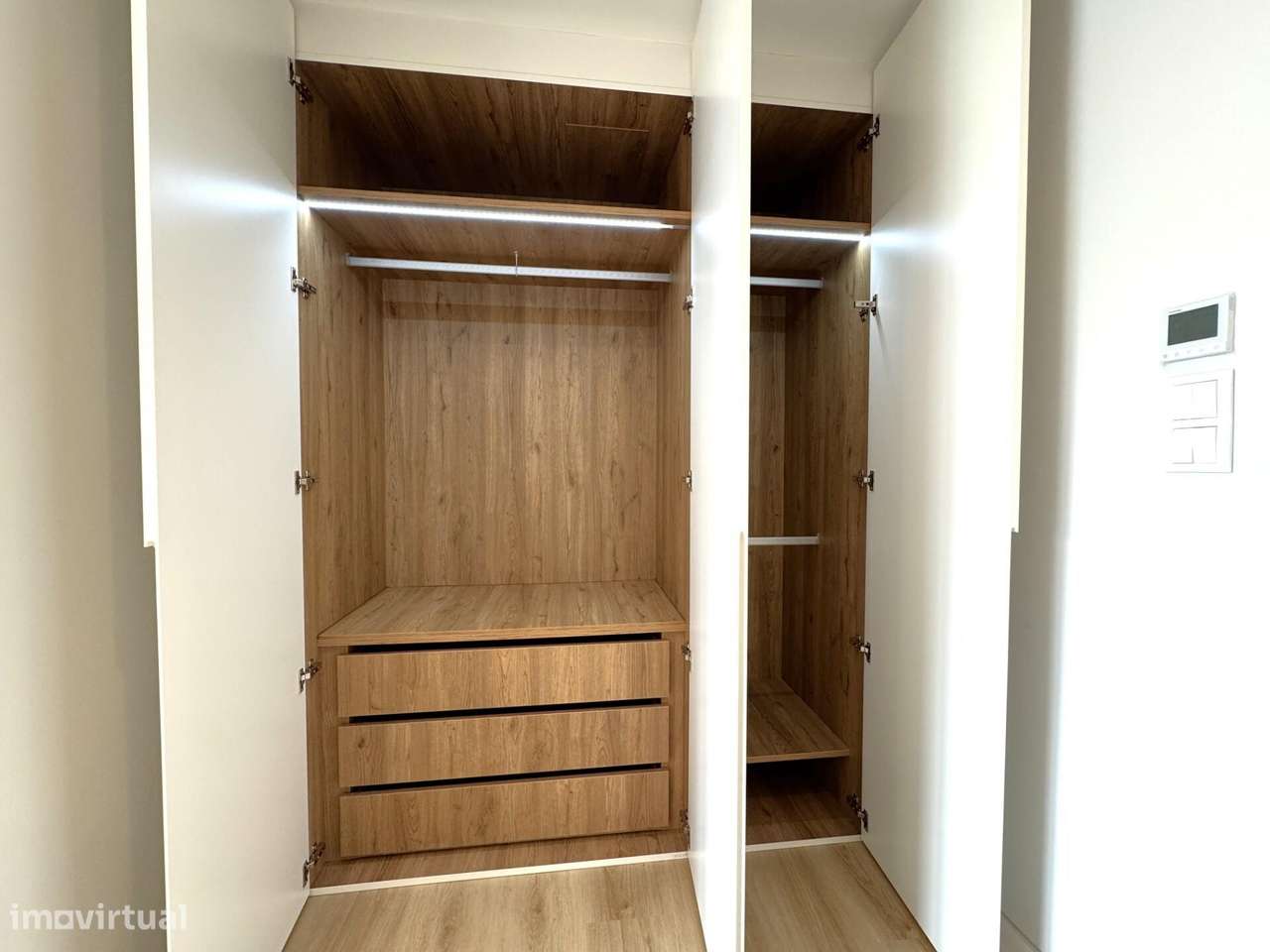 Apartamento T3 novo com estacionamento no centro de Carcavelos-43