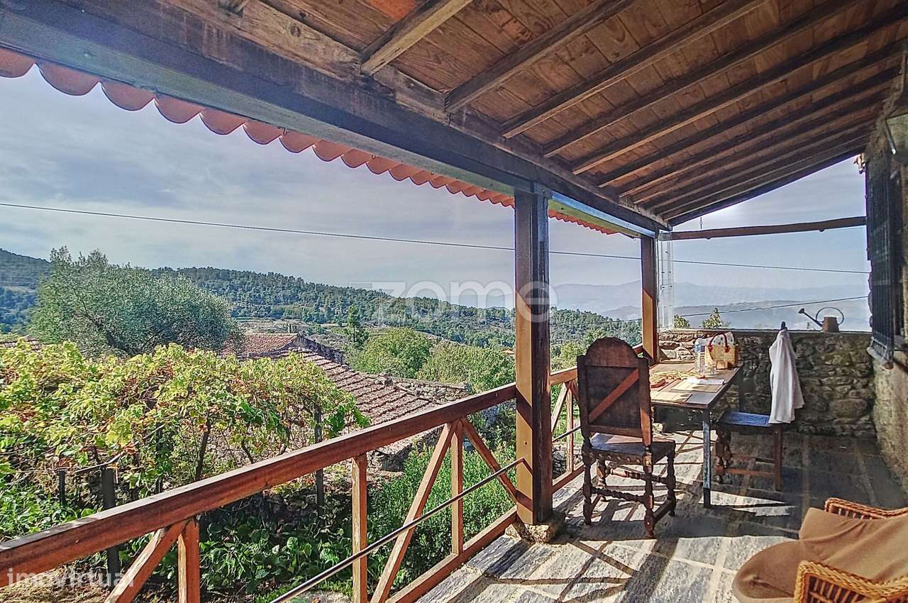 MORADIA T4 + T1 - Grande imagem: 2/17