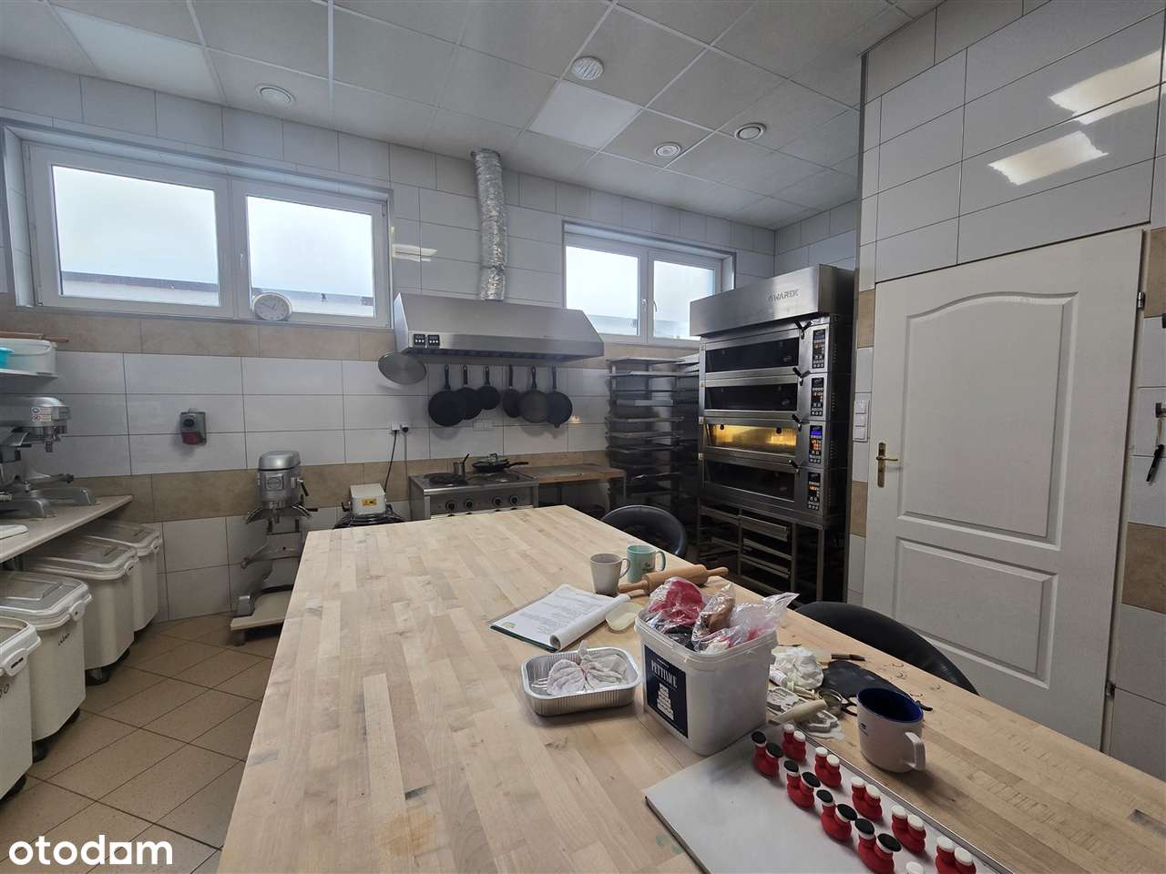 Kompletnie wyposażony, prosperujący zakład cukierniczy-5