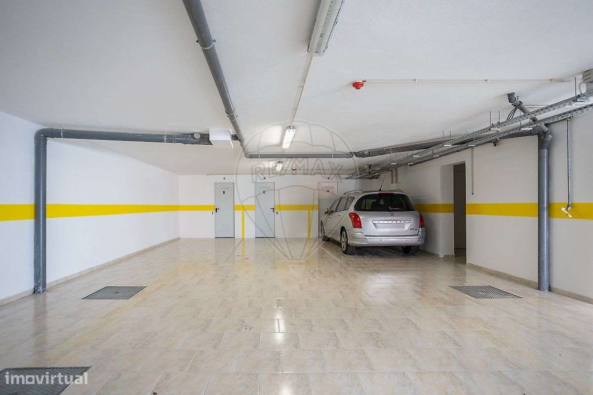 Apartamento T3 à venda em Camarate-35
