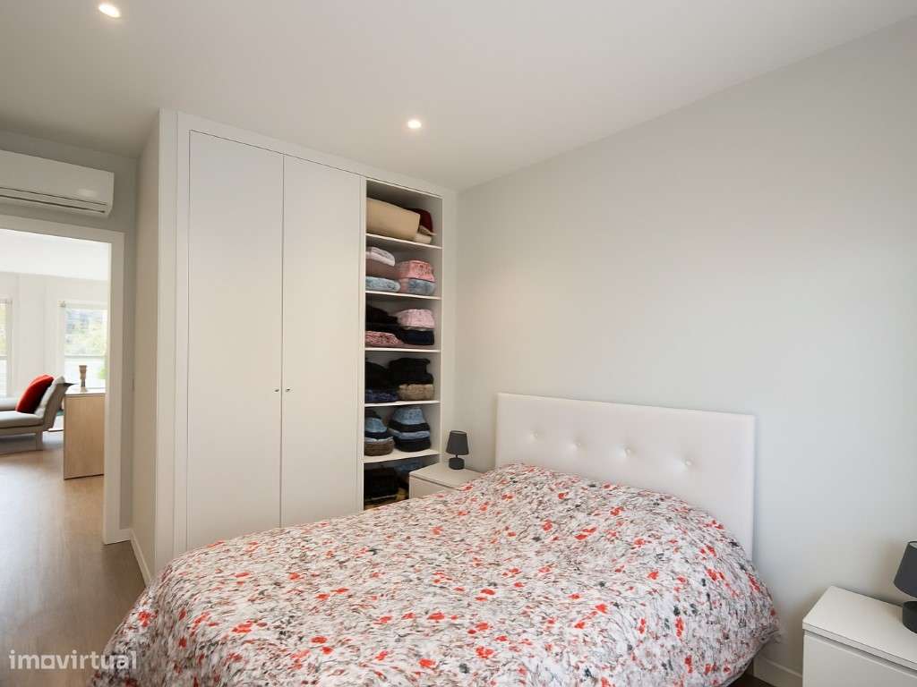 Apartamento T2 Moderno com Varanda e Excelente Luminosidade no Montijo-5