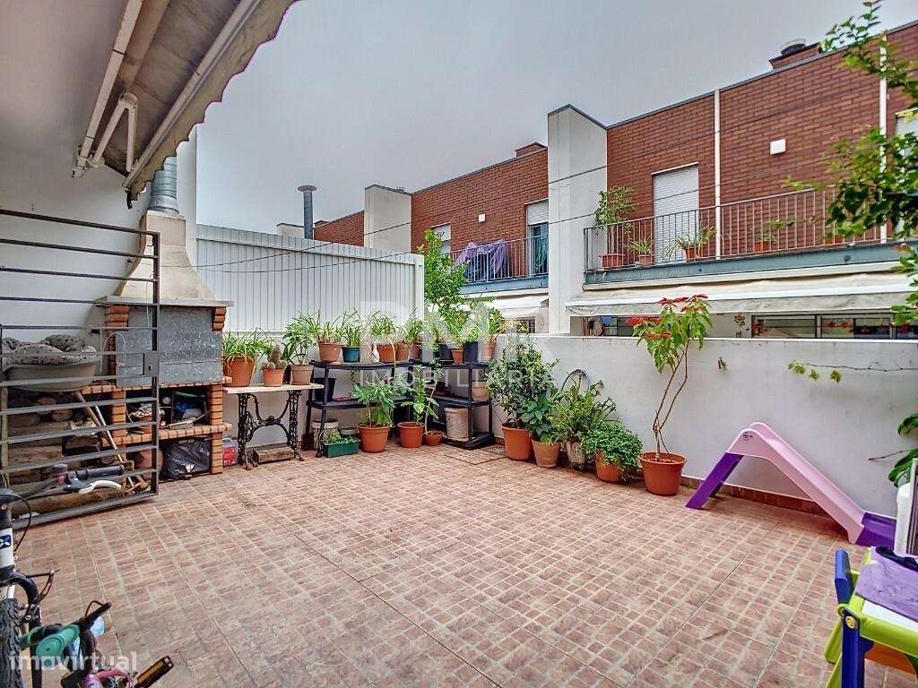 Moradia T4 em Santa Clara-19