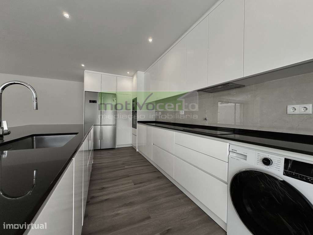 Moradia T3 Nova com Piscina e Garagem. Viva com Conforto em Leceia,...-5