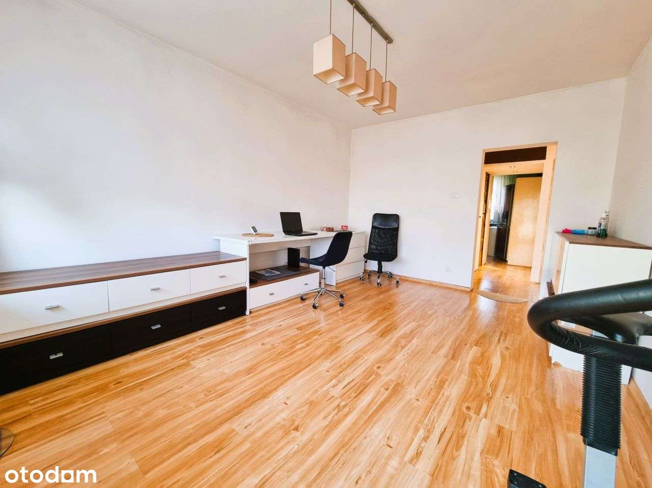 2 pokoje, Co, balkon!-0