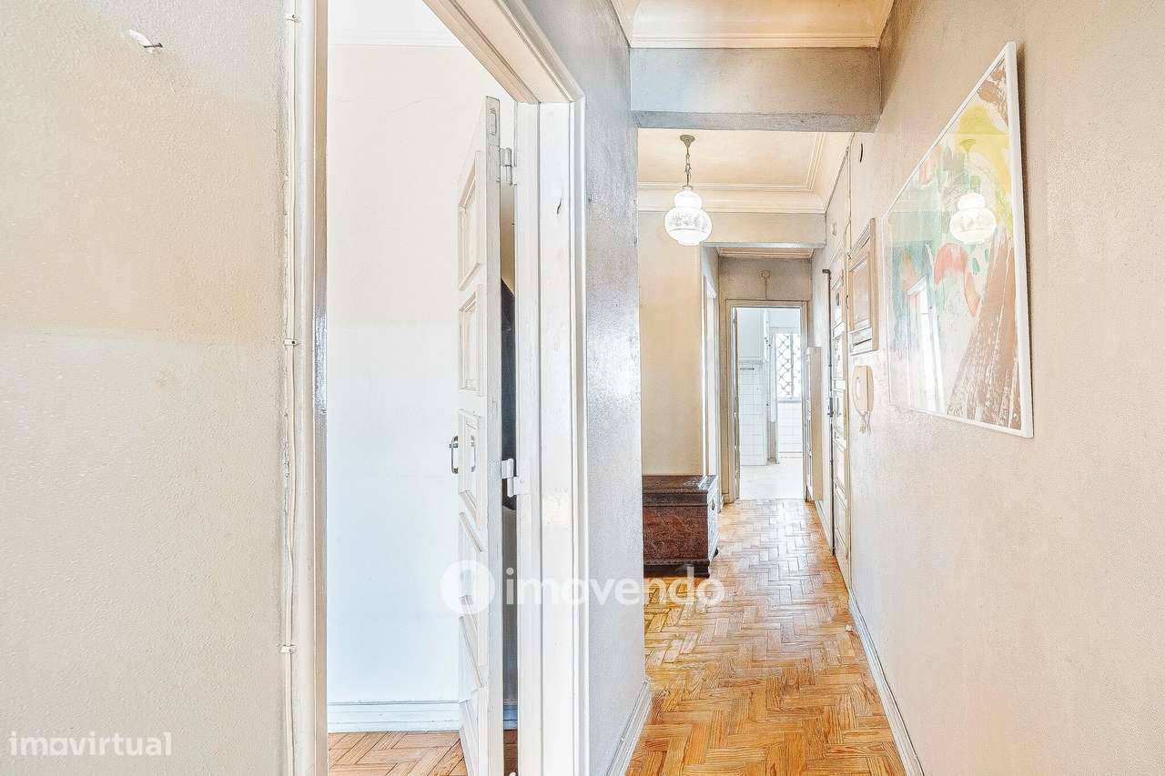 Apartamento T2 com duas varandas, na Graça, em Lisboa-15