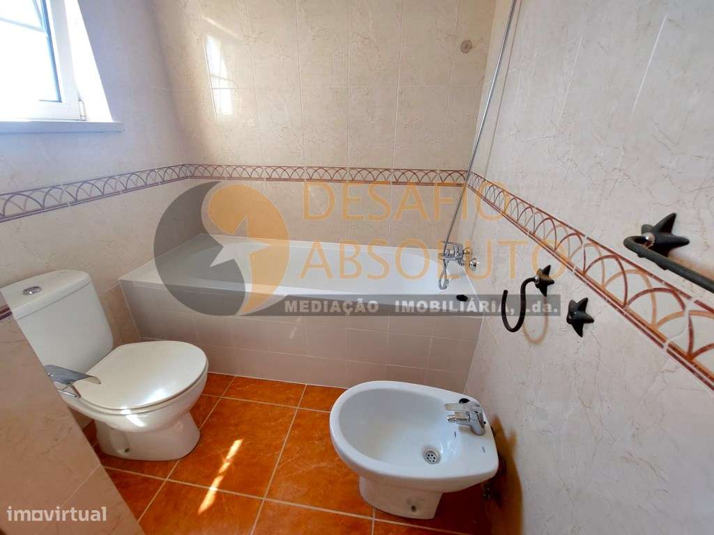Moradia em Banda T4 c/ Piscina e Garagem. Quinta da Serralheira - S...-19