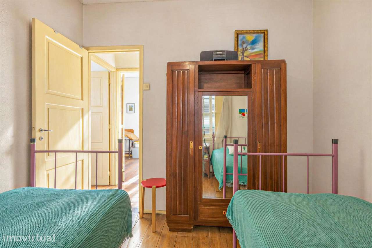 Moradia | Potencial para Remodelação | À Avenida Antunes Guimarães-8