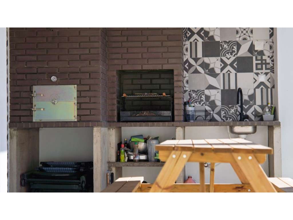 Moradia T3 com Piscina em Sesimbra-4