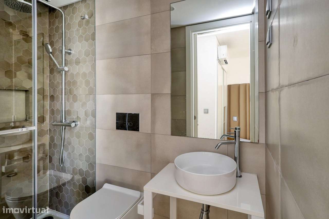 Edifício Renovado no Coração da Graça, Lisboa-16