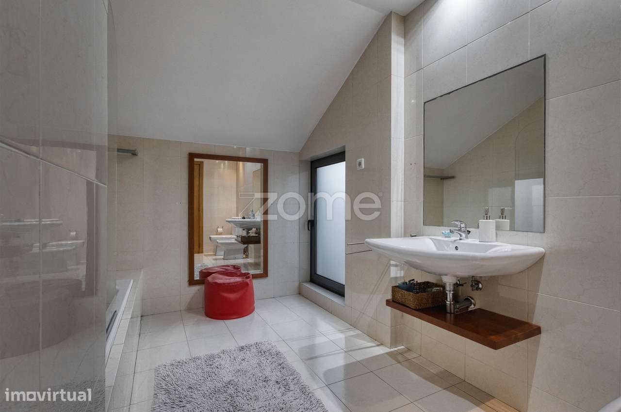 Moradia T4 com 4 suítes, na Rua Gomes Teixeira, Matosinhos-52