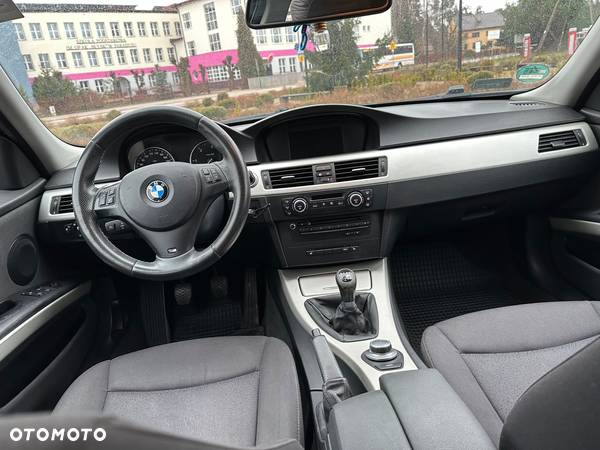 BMW Seria 3 320d DPF Touring - 9