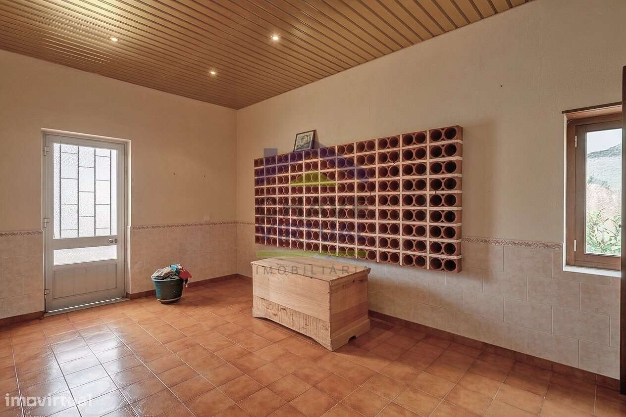 Moradia V3 com Terreno Urbano e Garagem - Seixal, Lourinhã-24