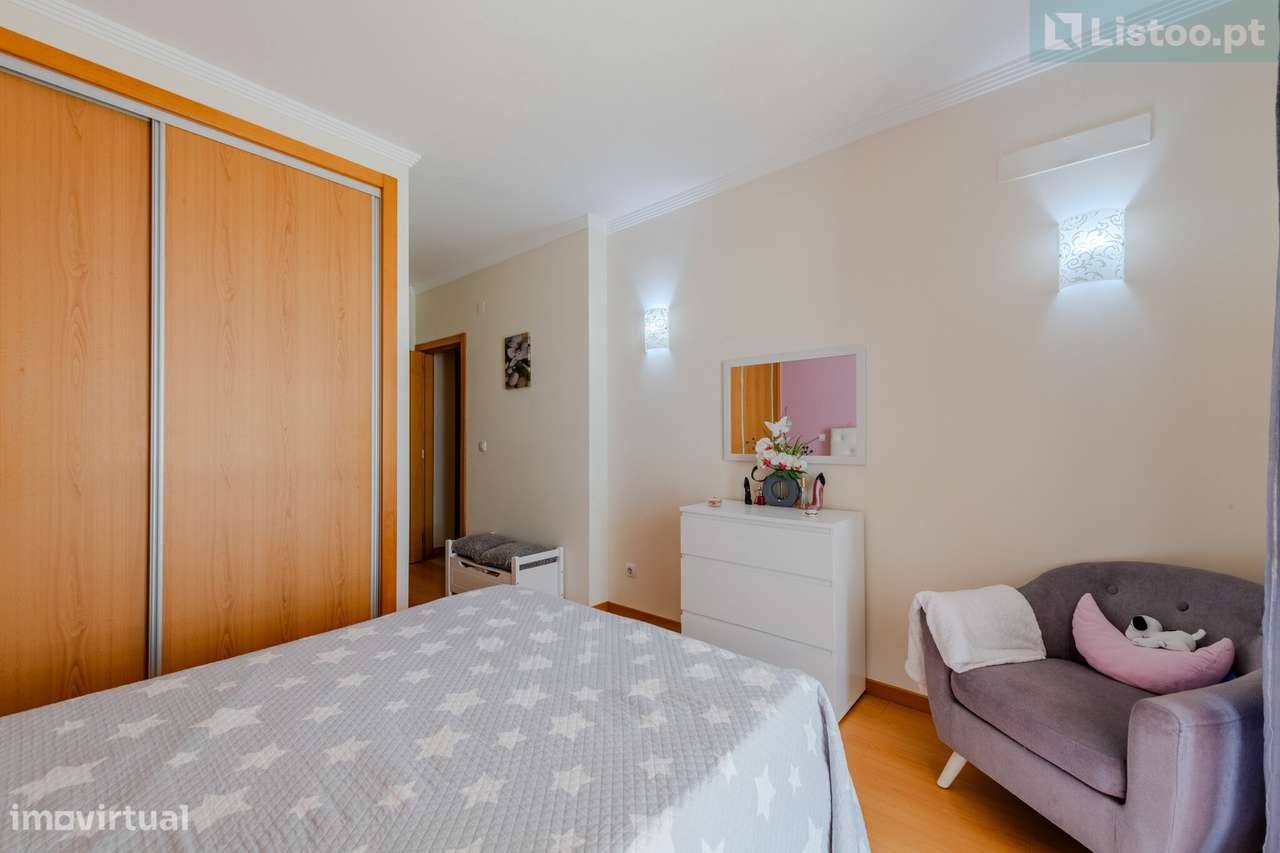 Apartamento T2 com Piscina, Varanda em Portimão-11