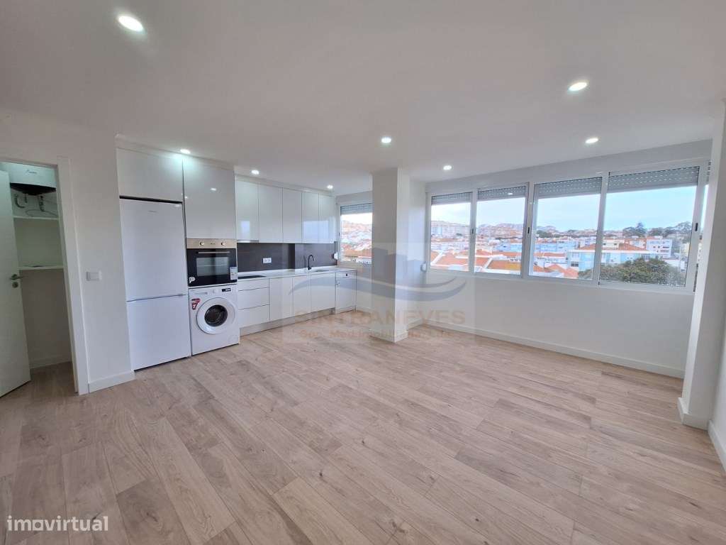 Oportunidade! T4 Renovado com Cozinha Nova e Open Space-3