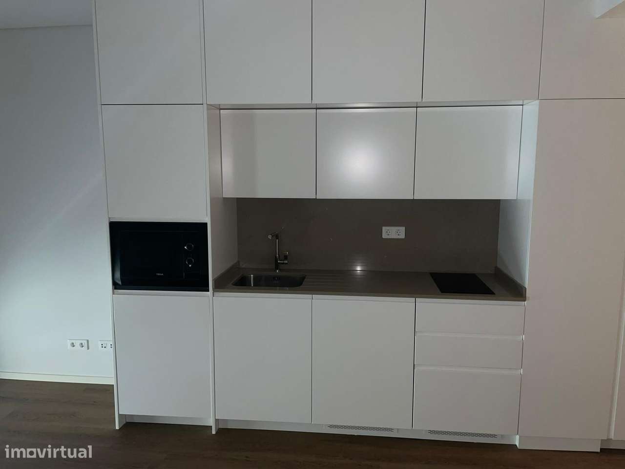 Apartamento T0, situado numa das zonas mais privilegiadas da cidade... - Grande imagem: 2/15