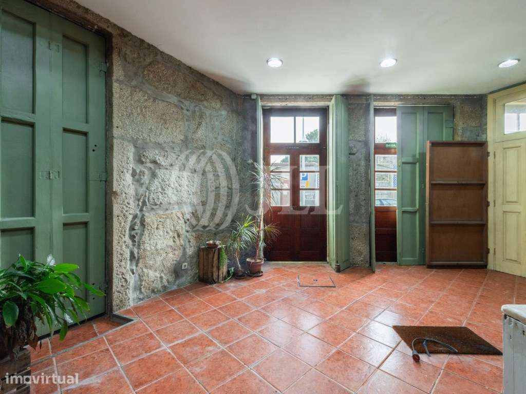 Prédio para reabilitação total, em Campanhã, Porto-17