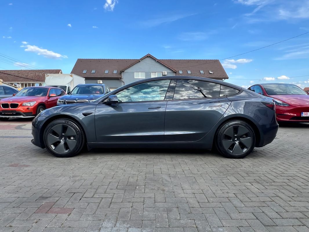 Tesla Model 3 Standard Reichweite Plus Hinterradantrieb - 12