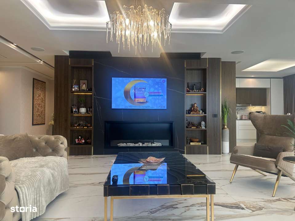 Penthouse futurist situat in Mamaia Nord-4