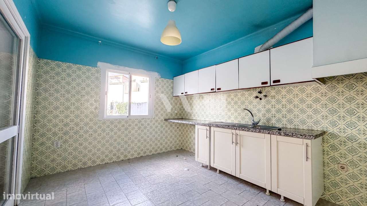 Moradia 2+1 Quartos para Renovar a 400m da Praia – Quinta do Romão, Qu - Grande imagem: 3/35