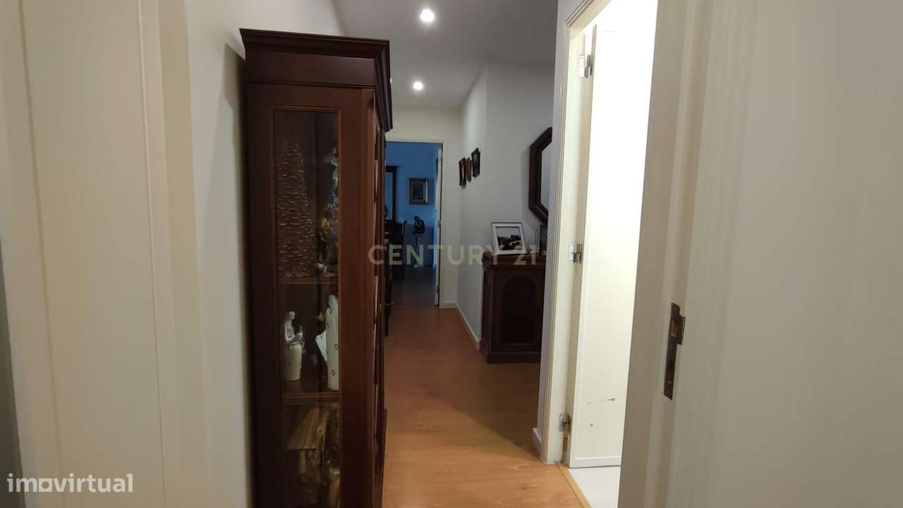 Magnífica propriedade T2 em Linda-A-Velha, Lisboa-16