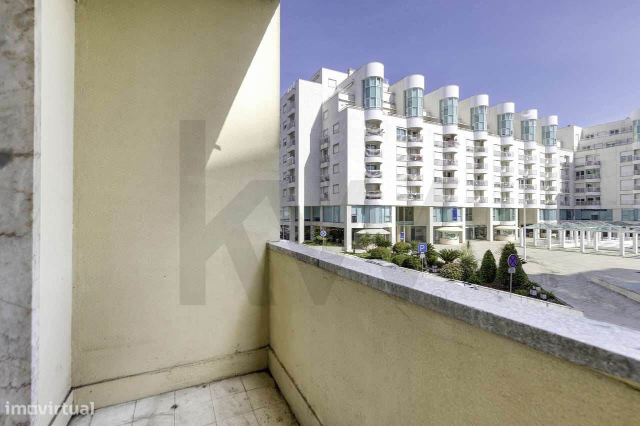 Renovado apartamento T1, junto à Av. Roma - Grande imagem: 5/23