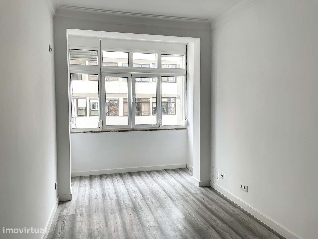 Apartamento T2 Remodelado na Ajuda, Lisboa-18