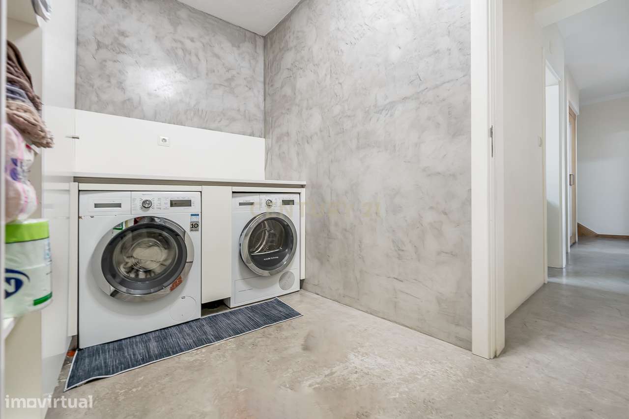 Moradia de Luxo T4 com Piscina e Jardim em Alvalade-50