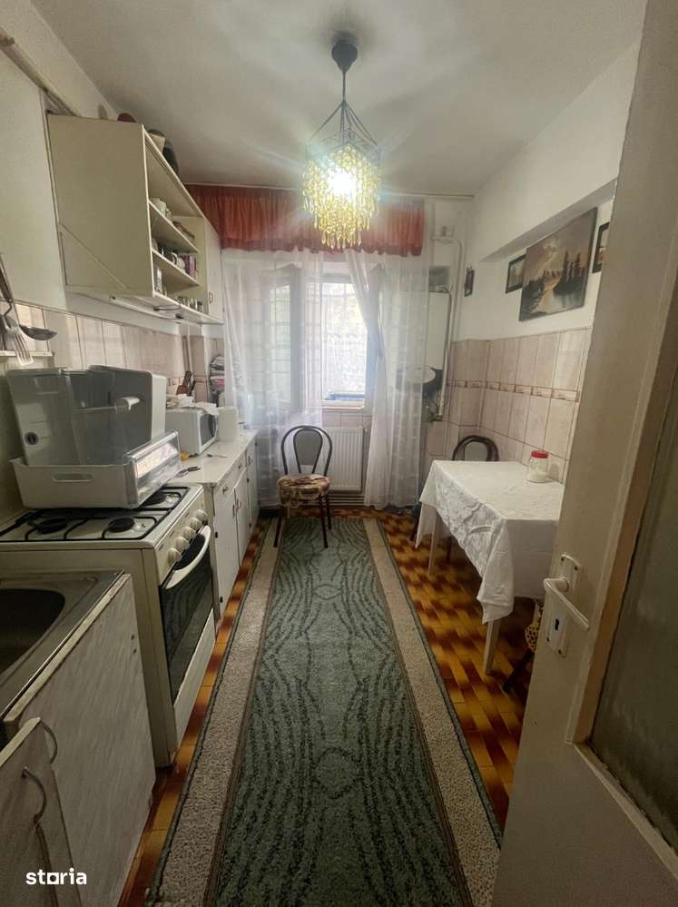 Apartament trei camere - Zona Școala nr. 10 - etaj 2 - Imagine principală: 1/7