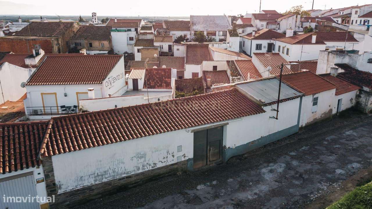 Moradia T2 com Espaço Exterior na Zona Histórica de Mourão - Alentejo-23