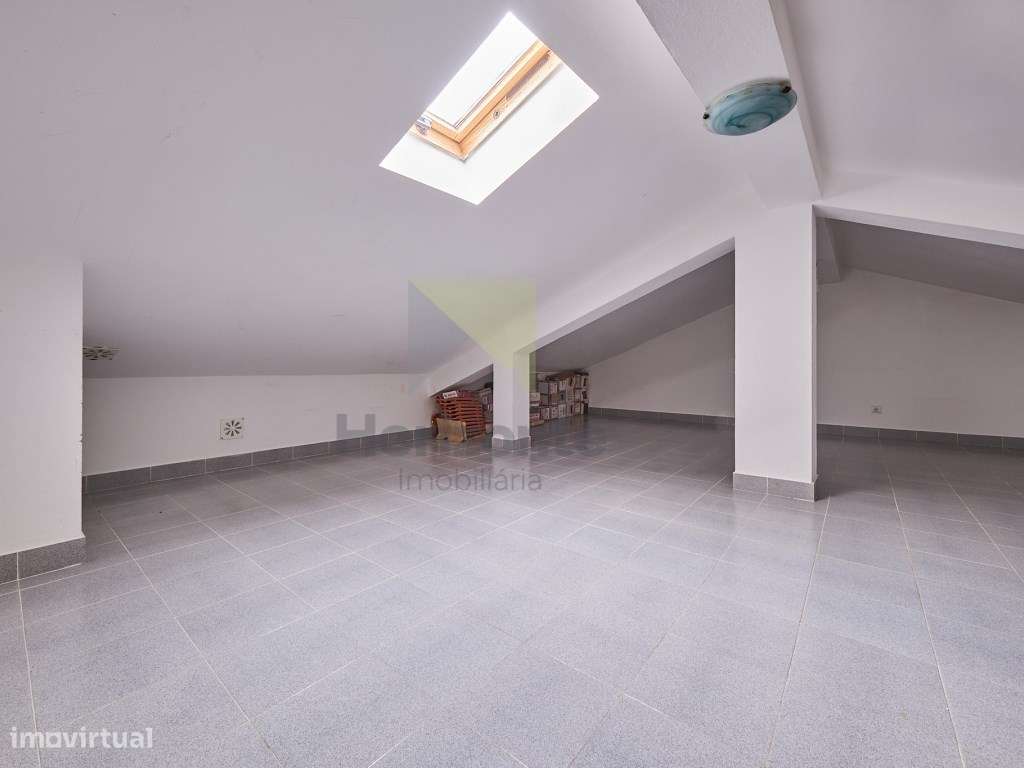 Moradia T4 com Excelente Localização-26