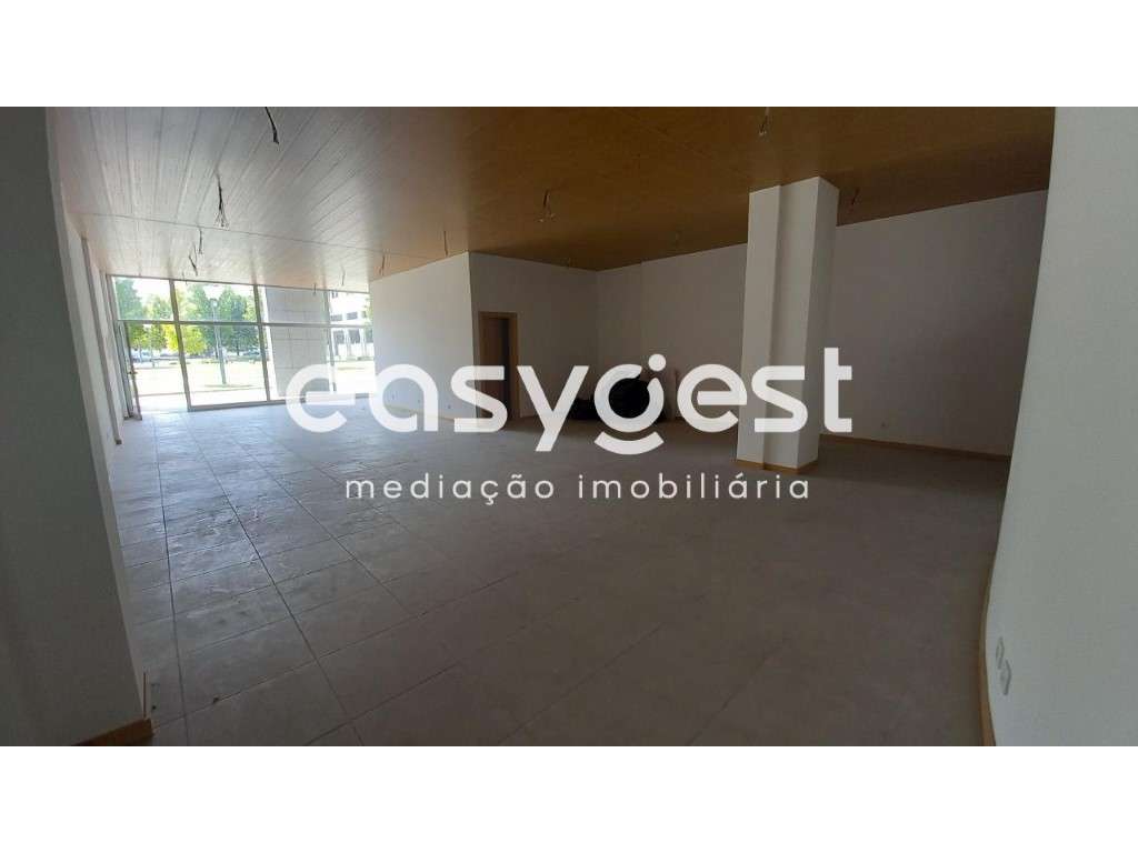 Loja com 181 m2 na Av. Europa junto ao Palácio da Justiça, Viseu - Grande imagem: 2/8