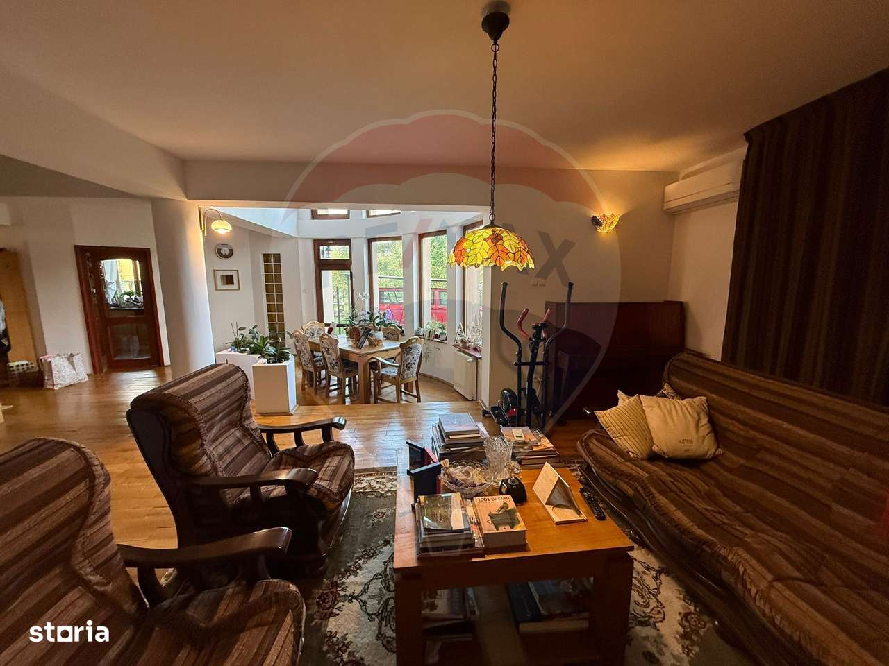 Vila de inchiriat pe strada Victoriei-PRETABILA PENTRU CASA DE BATRANI - Imagine principală: 1/20