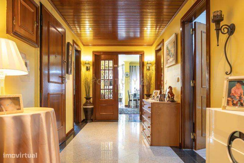 Apartamento T2 C/ elevador - Condomínio Fechado em Mina de Água, Amado-12