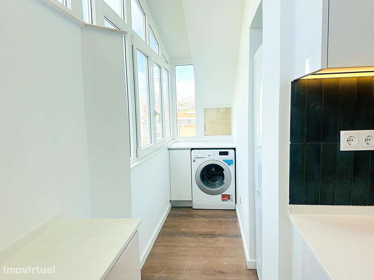 T2 Totalmente Remodelado na Reboleira - Pronto a Habitar!-5
