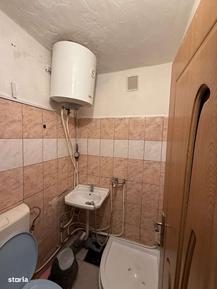 Garsoniera 15mp la etajul 2 pe strada Stadionului-10