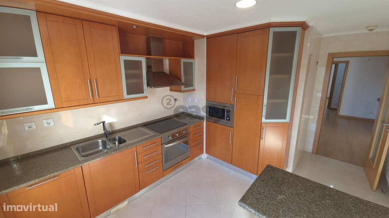 T3 nas Colinas Cruzeiro com 4 parqueamentos - Grande imagem: 4/34