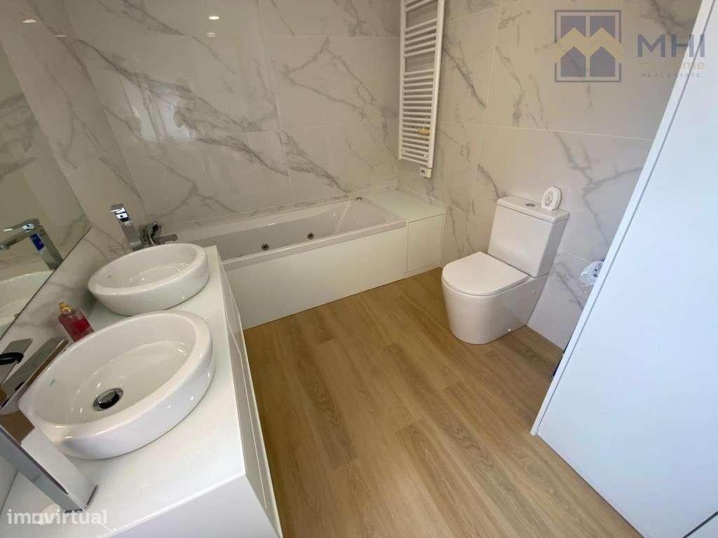 Excelente moradia Bifamiliar T3, a 100 metros da praia em Canidelo-37