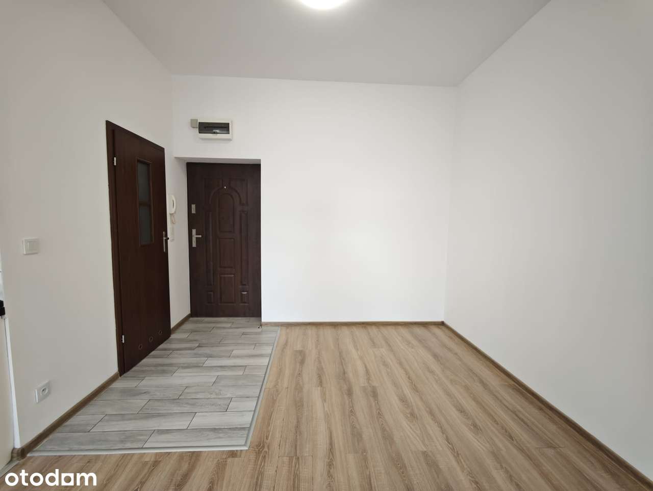 Kawalerka z balkonem w samym centrum Siemianowic! - Pełny obrazek: 2/9