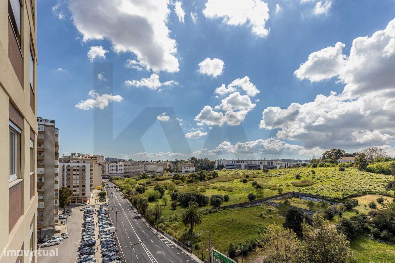 T4 com Varanda e  Vista Panorâmica sobre o Parque Bensaúde – Laranjeir - Grande imagem: 5/31