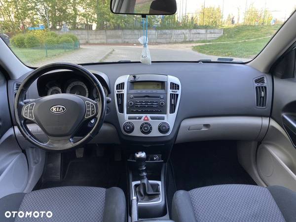 Kia Ceed Cee'd 1.6 Comfort - 24