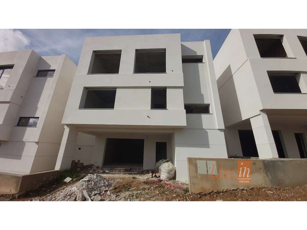 Moradia T4 Nova com Piscina e Jardim em Condomínio Privado em Mafra - Grande imagem: 2/38