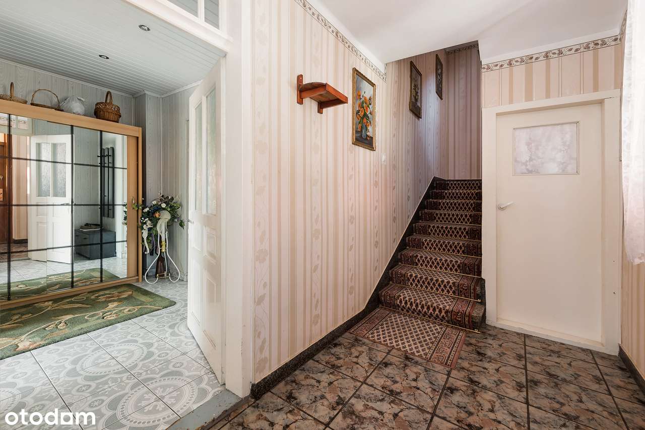 Duży, rodzinny dom na pięknej działce-7