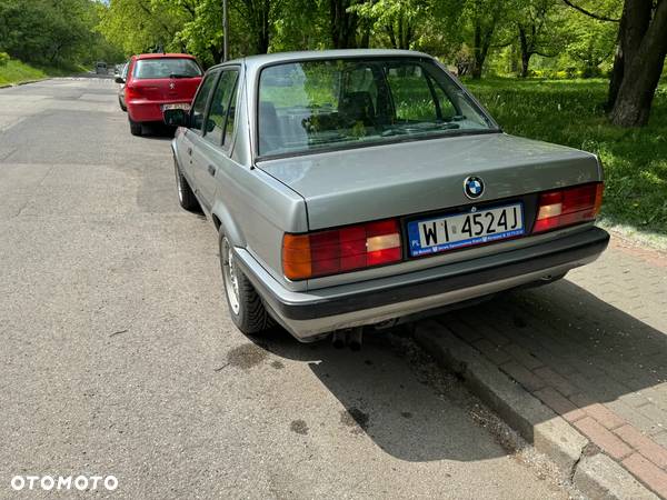 BMW Seria 3 323i - 8