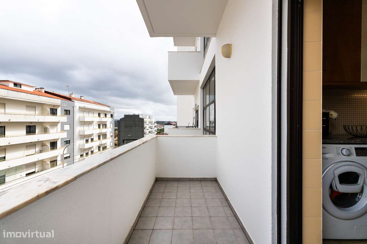 Apartamento T3, com vista castelo, na Urb. Vale do Mocho, em Leiria-12